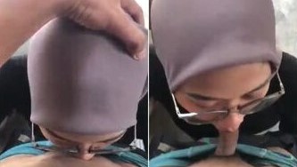 Bokep indo tudung hitam rela nyepong sambil di rekam