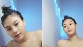 Bokep indo cewek body padat live sambil goyang