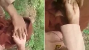 Bokep indo abg masih pakai seragam mesum di semak semak