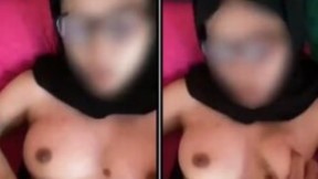 Bokep indo hijab body montok