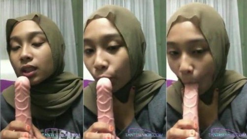 Bokep indo hijab hot mainin dildo